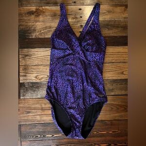SPEEDO • purple animal print swimsuit swimwear twist front one piece 10 resort